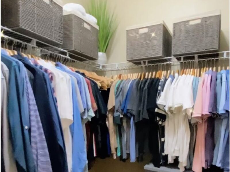 En los Master Closet descartamos, categorizamos, ordenamos y organizamos, consiguiendo así armonía en cada habitación, facilitándole el tiempo y la tranquilidad a mis clientes. El Closet es un espacio íntimo donde reflejamos nuestras emociones.