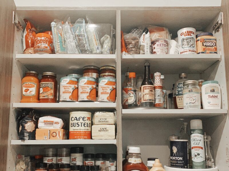 The Organization of a kitchen is a task that has several areas such as Pantry, Drawers, Refrigerator and Shelving. Expert in organization of the kitchen