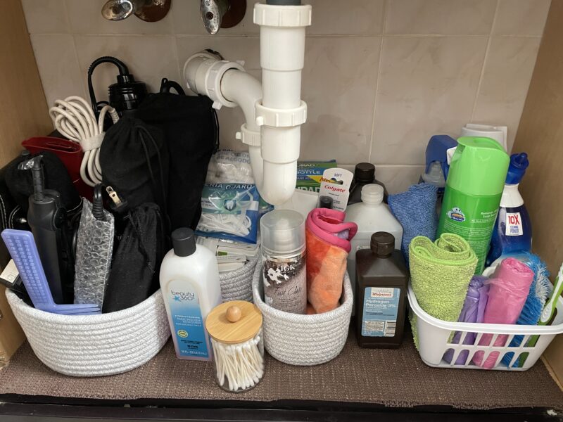 An easy way to organized the bathroom