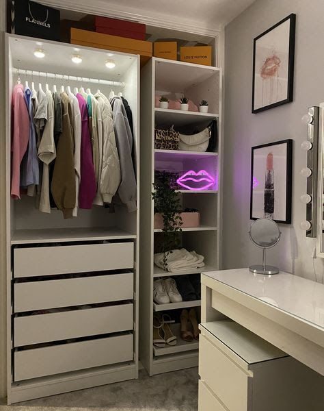 El closet es un lugar lleno de detalles amor y luz, el orden en el closet inspira