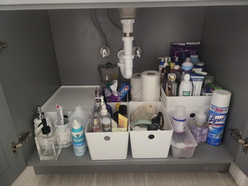 A fresh and organized bathroom