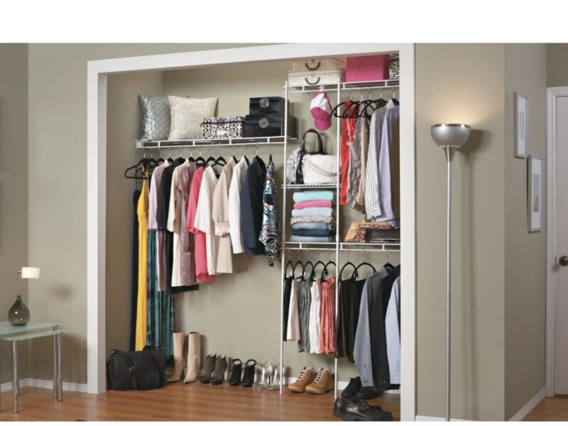 Para mi un closet ordenado es más que la sactifacion visual que te proporciona el momento de ver cada cosa en su lugar. Un closet correctamente ordenado proporcionará a tu día la mejor versión de ti.Esa que debemos perseguir cada día al despertar.