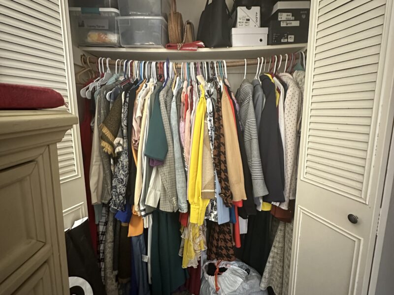 Make your closet fell peaceful and simple