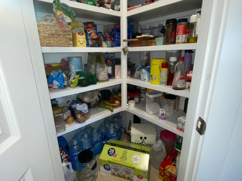 "Organized Kitchens, Connected Families" - "Cocinas organizadas, Familias Conectadas"