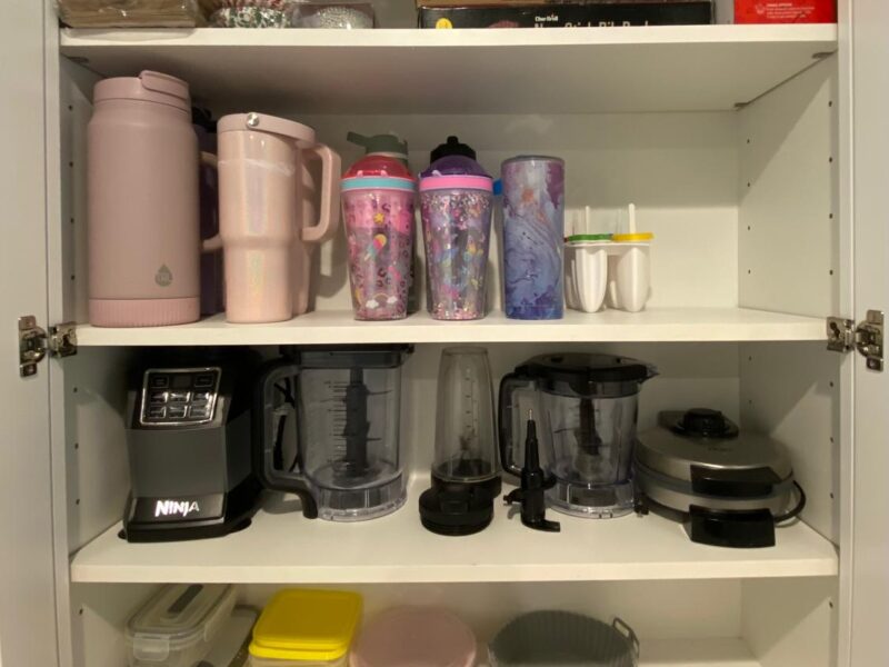 "Organized Kitchens, Connected Families" - "Cocinas organizadas, Familias Conectadas"