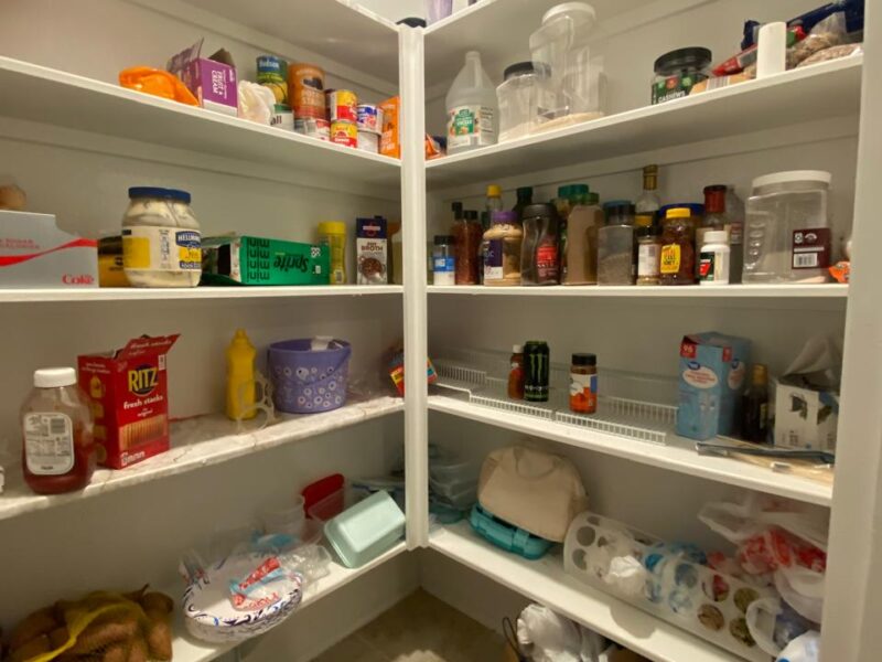 "Organized Kitchens, Connected Families" - "Cocinas organizadas, Familias Conectadas"