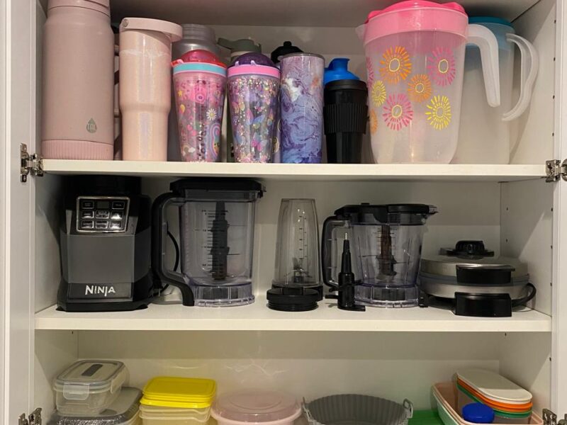 "Organized Kitchens, Connected Families" - "Cocinas organizadas, Familias Conectadas"