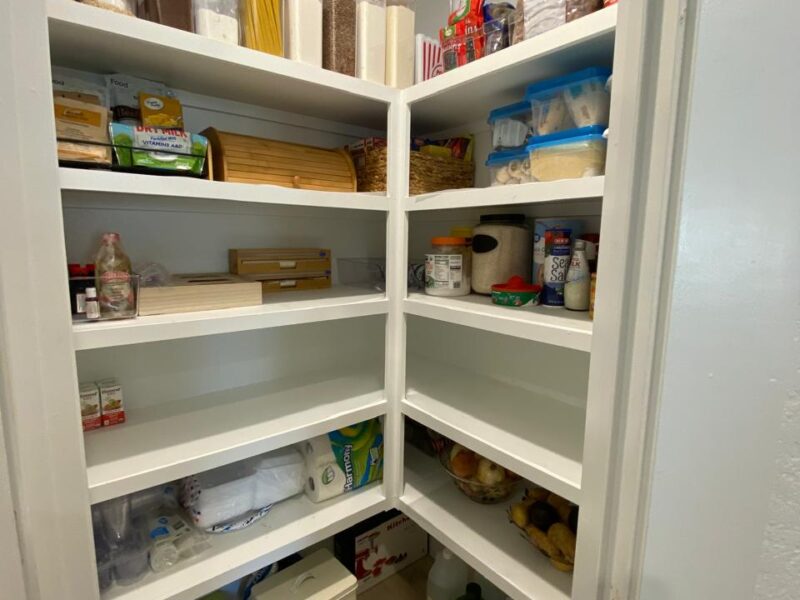 "Organized Kitchens, Connected Families" - "Cocinas organizadas, Familias Conectadas"