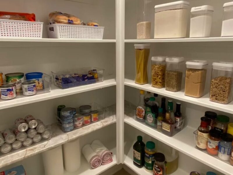 "Organized Kitchens, Connected Families" - "Cocinas organizadas, Familias Conectadas"