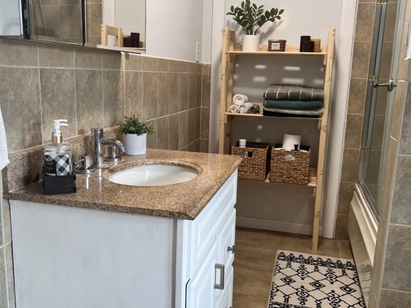 Modern and functional bathroom