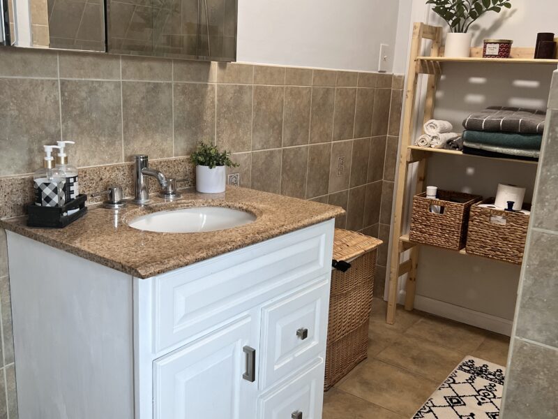 Modern and functional bathroom