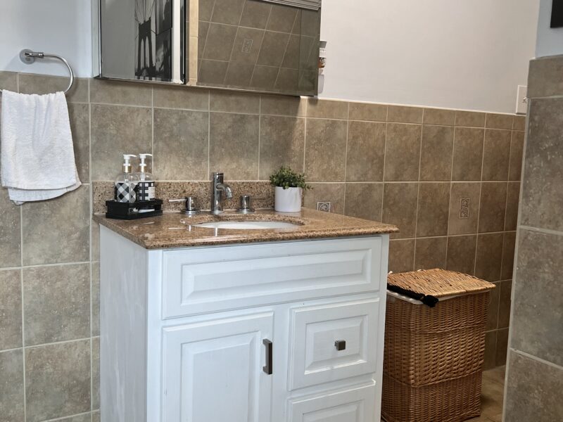 Modern and functional bathroom